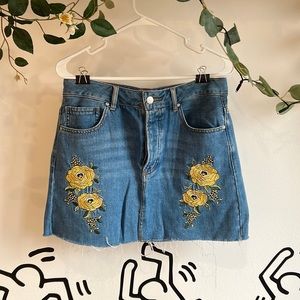 Forever 21 Denim Skirt With Flower Patches Size 29